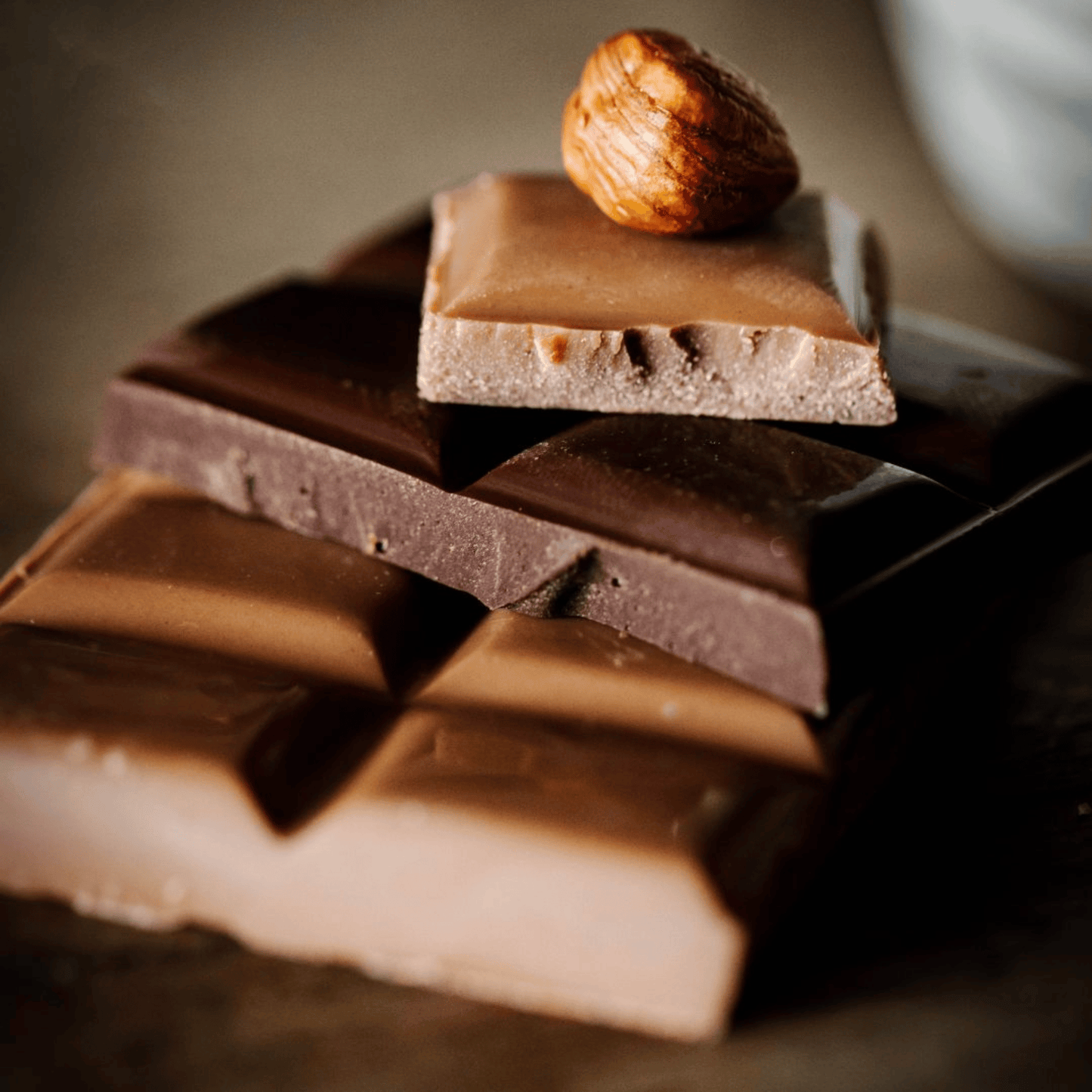 CHOCOLAT NOIR AU CBD BIO - FABRICATION ARTISANALE FRANÇAISE