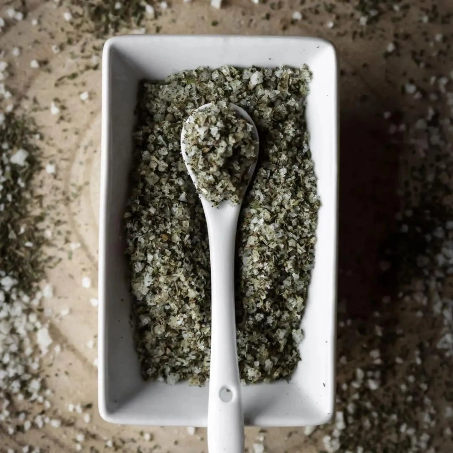 FLEUR DE SEL D'OLÉRON AU CHANVRE BIO les plantes de tomine